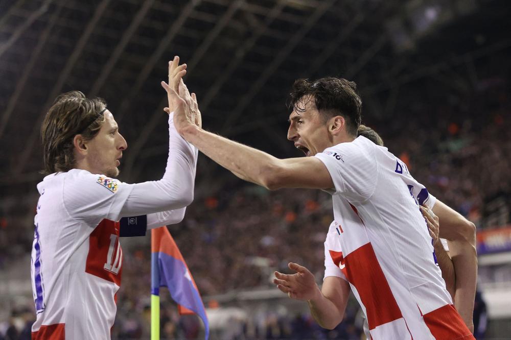 壹号娱乐官网：柯家姐妹再次拿下女子100米蝶泳项目的金牌和银牌